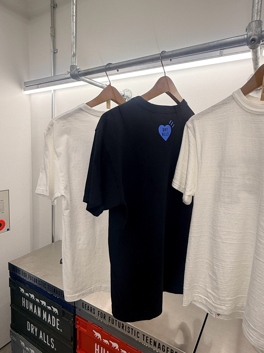 HUMAN MADE HEART GRAPHIC T-SHIRT OFFLINE STORE EXCLUSIVE HM31TE051